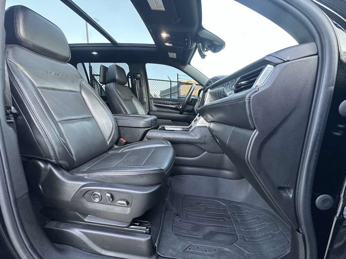 Used 2023 GMC Yukon XL Denali w/ Denali Reserve Package AWD/4WD image 28