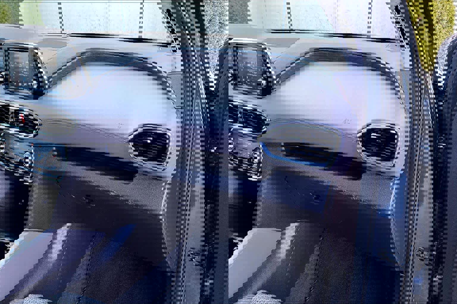 Used 2020 Hyundai Santa Fe SE w/ Cargo Package image 19