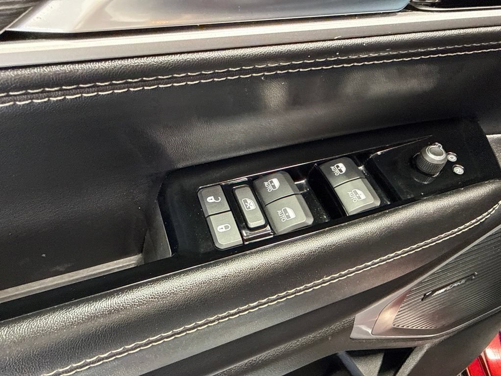 Used 2024 Jeep Wagoneer L Series II w/ Flexible Seating Group AWD/4WD image 17
