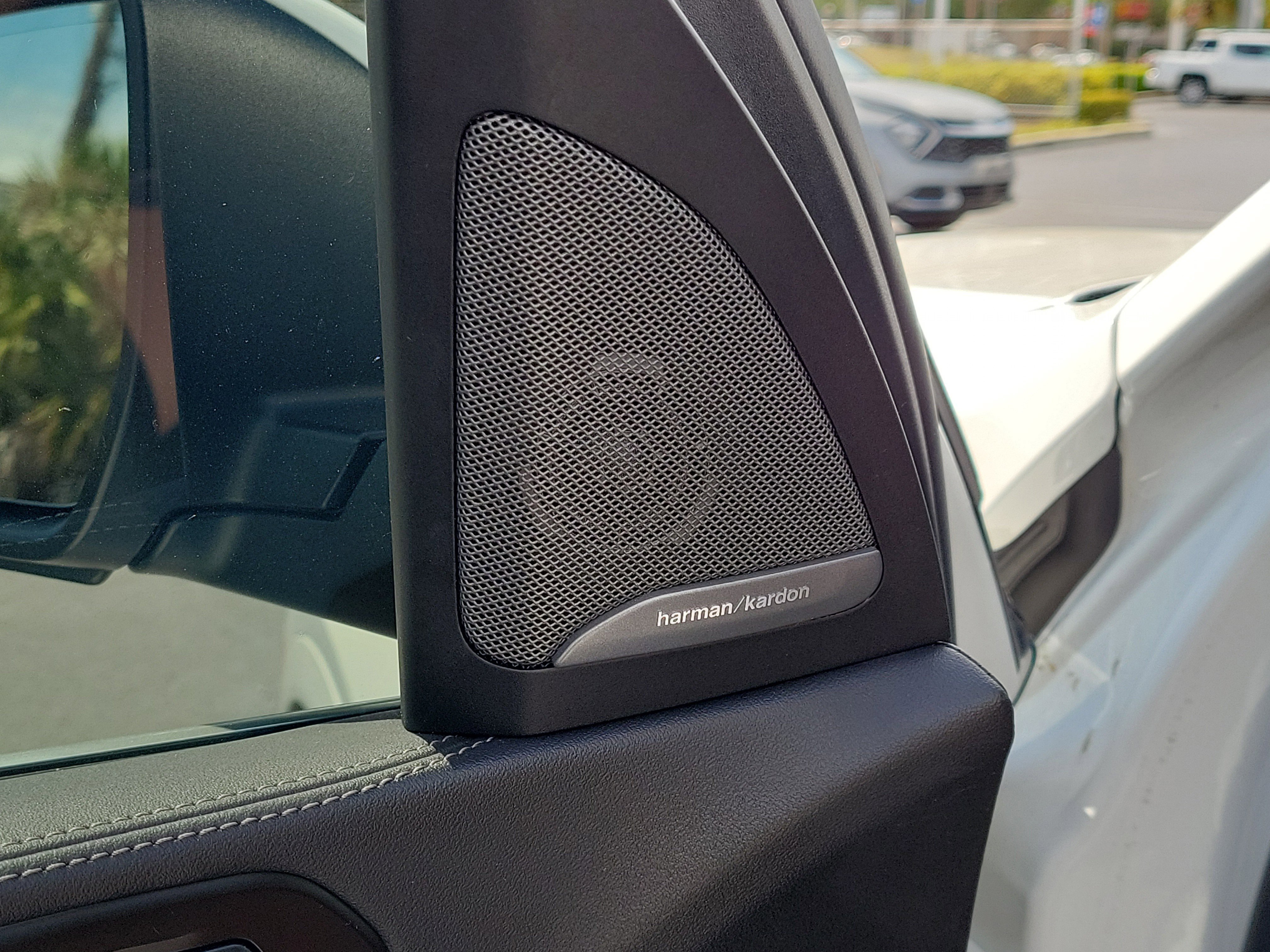 Certified 2024 BMW X7 xDrive40i w/ Premium Package AWD/4WD image 19