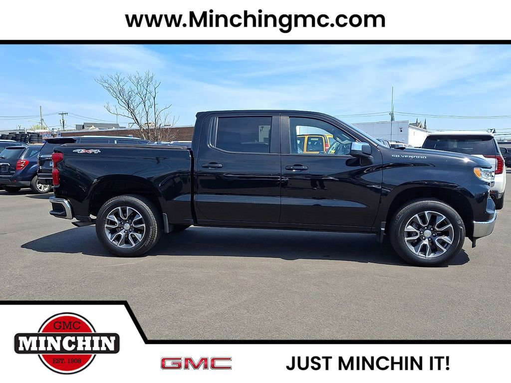 Used 2023 Chevrolet Suburban Premier AWD/4WD image 7