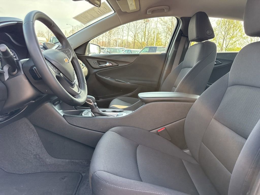 Used 2024 Chevrolet Malibu LT w/ Midnight Edition image 8