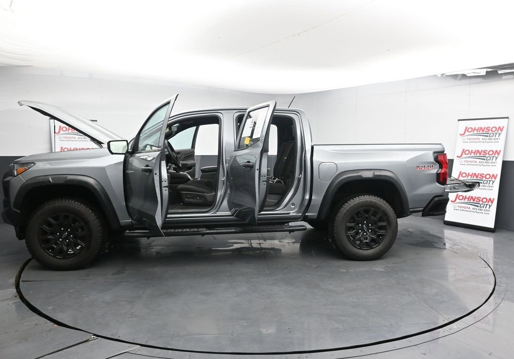 Used 2023 Chevrolet Colorado Trail Boss w/ Technology Package image 40