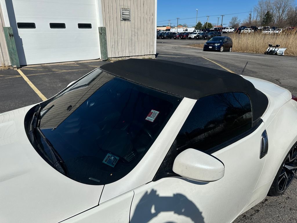 Used 2018 Nissan 370Z Touring Sport RWD image 10