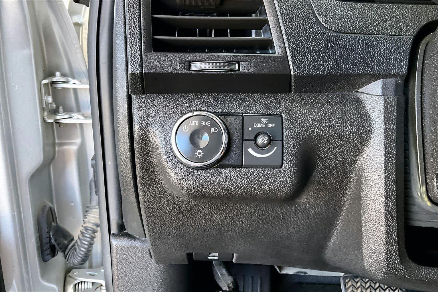 Used 2012 Chevrolet Traverse LT FWD image 31