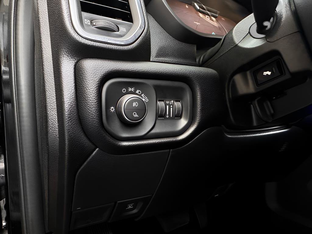 Used 2026 RAM 2500 Laramie AWD/4WD image 24