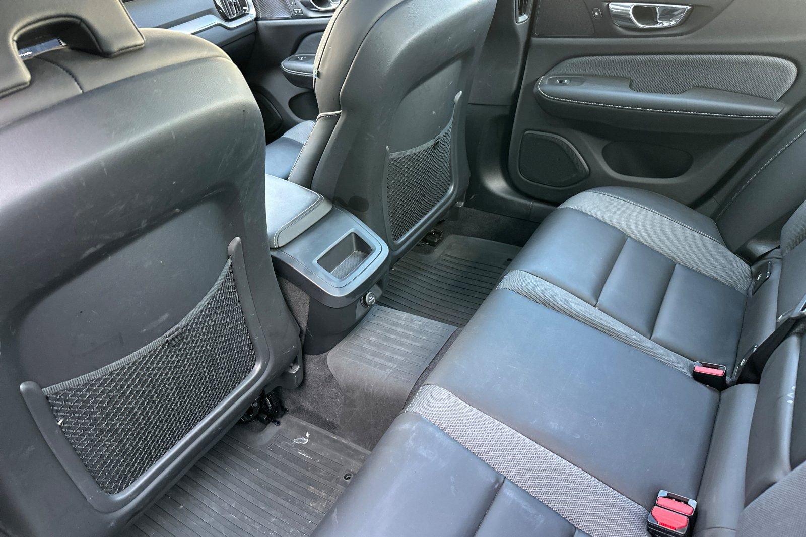 Used 2019 Volvo S60 T5 R-Design image 12