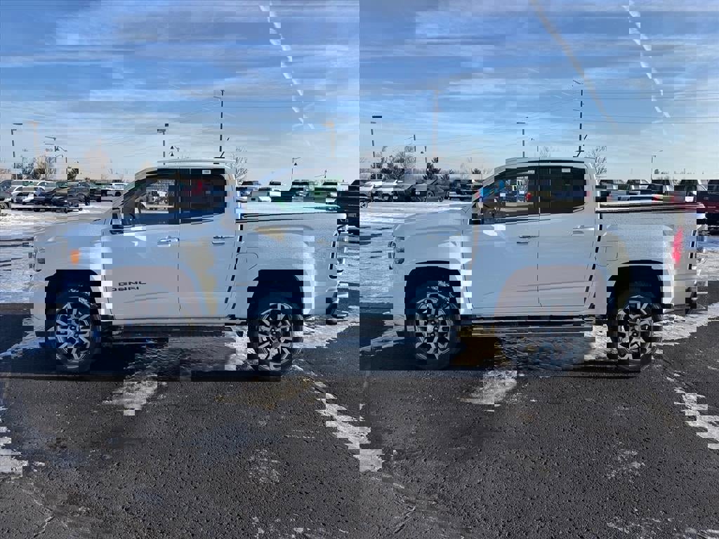 Certified 2022 GMC Canyon Denali image 2