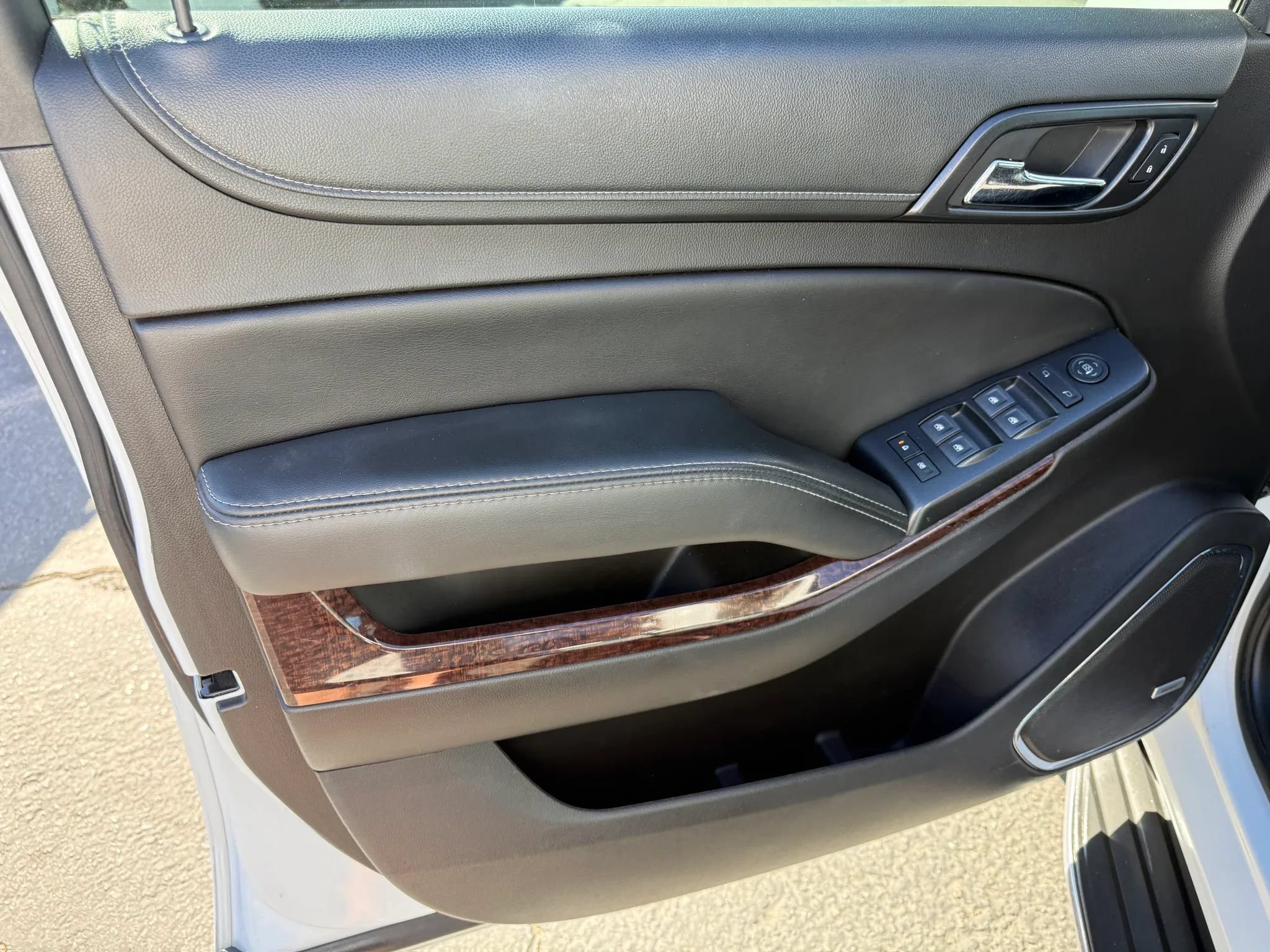 Used 2018 GMC Yukon SLE w/ SLE Value Package RWD image 11