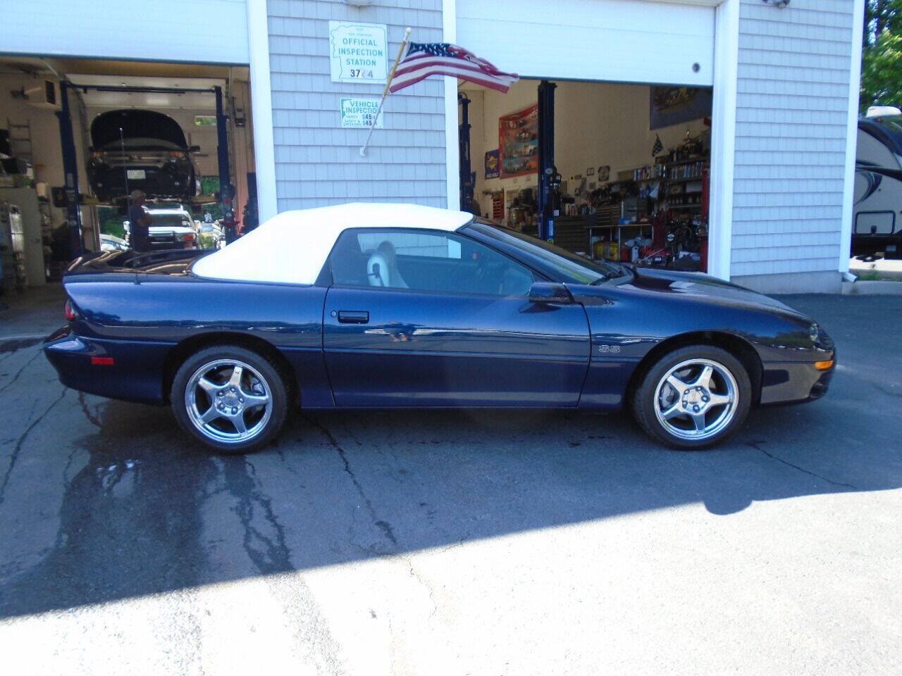 Used 1999 Chevrolet Camaro Z28 w/ SS Performance/Appearance Pkg RWD image 9