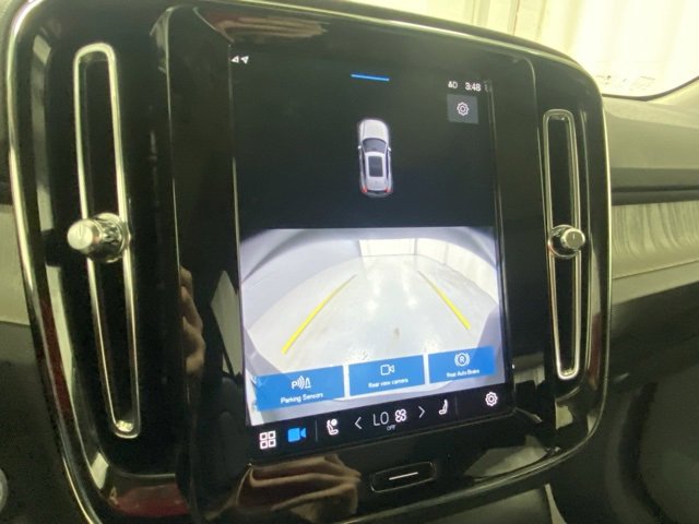 Used 2025 Volvo XC40 B5 Core image 26