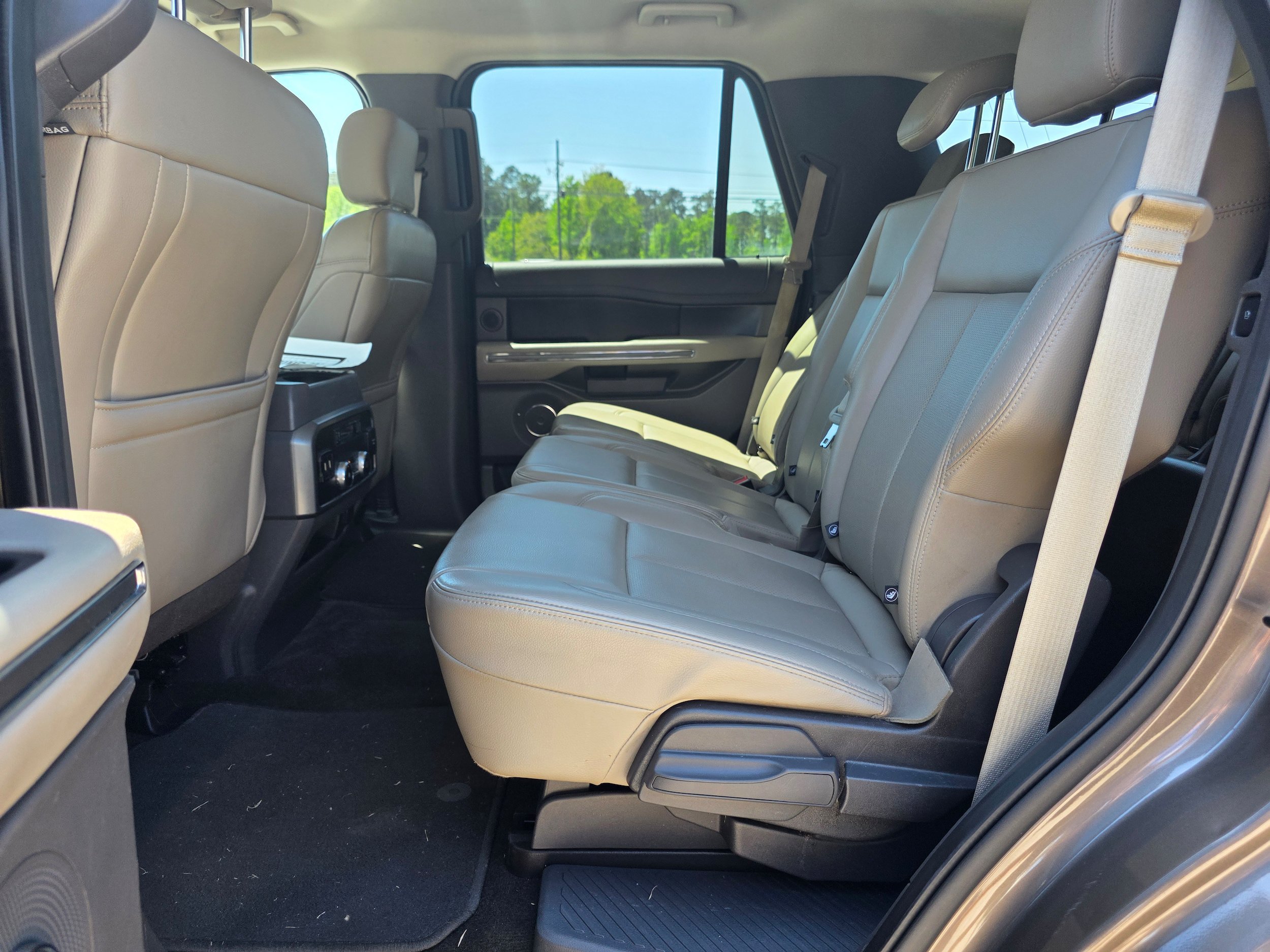 Used 2019 Ford Expedition XLT w/ Equipment Group 202A RWD image 14