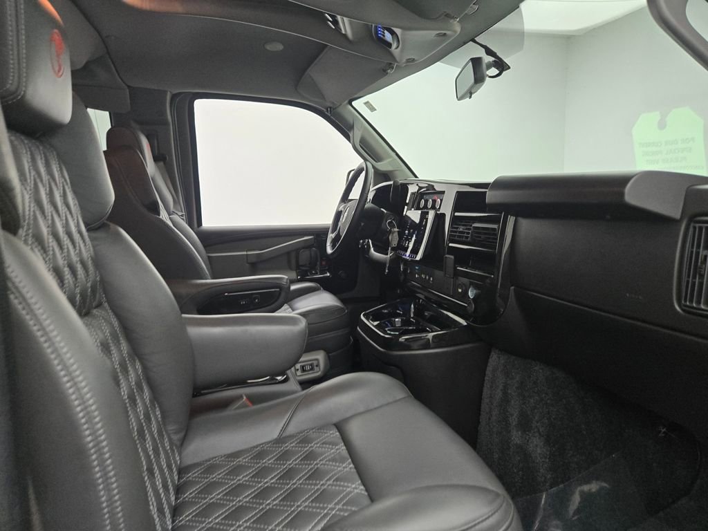 Used 2023 GMC Savana 2500 image 35