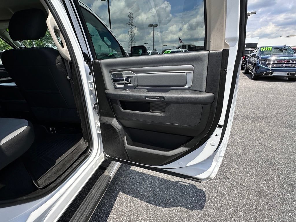 Used 2021 RAM 1500 Classic SLT AWD/4WD image 19