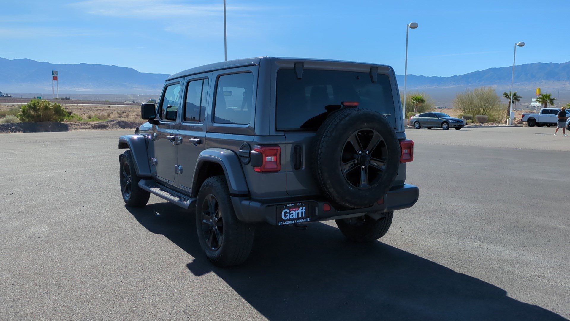 Used 2023 Jeep Wrangler Unlimited Sahara image 5