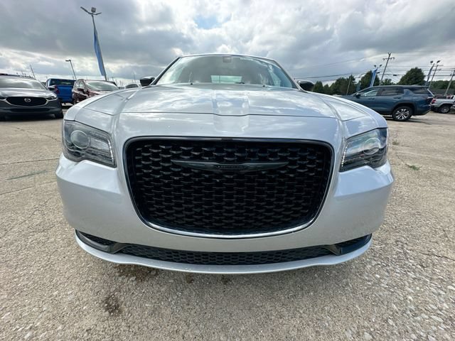 Used 2023 Chrysler 300 Touring w/ Sport Appearance Package RWD image 33