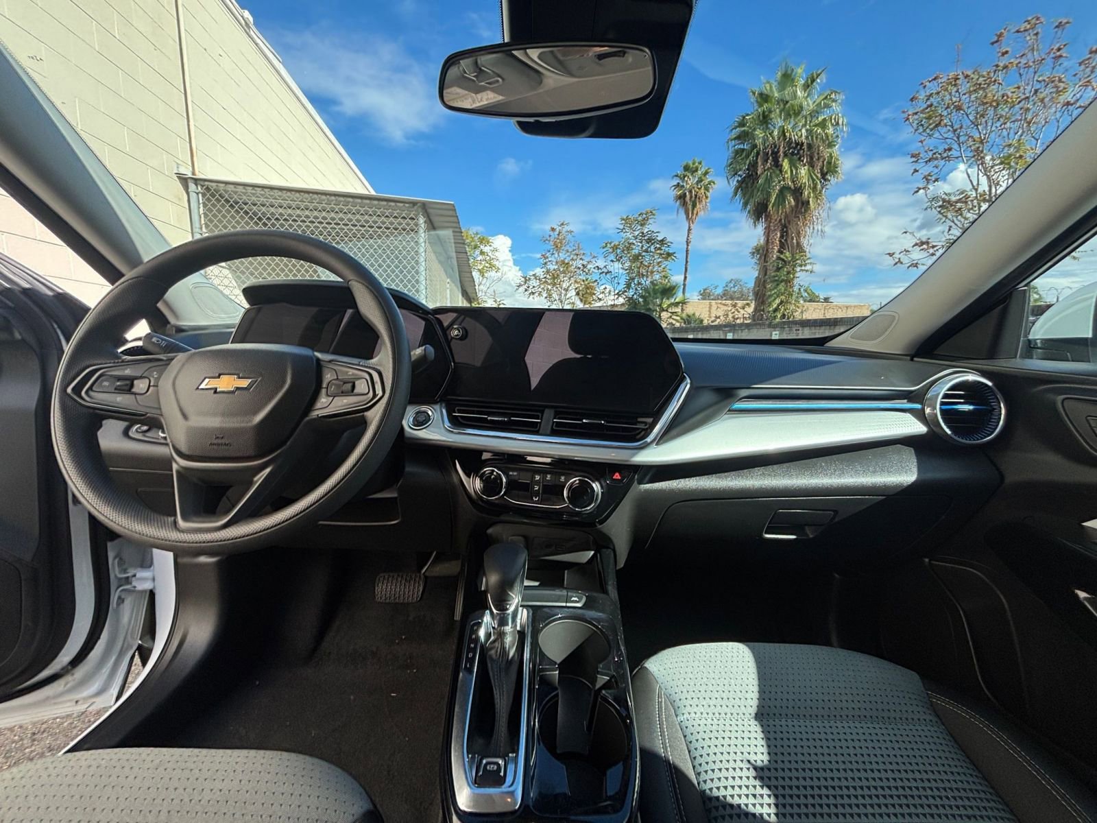 Used 2025 Chevrolet Trax LT image 33