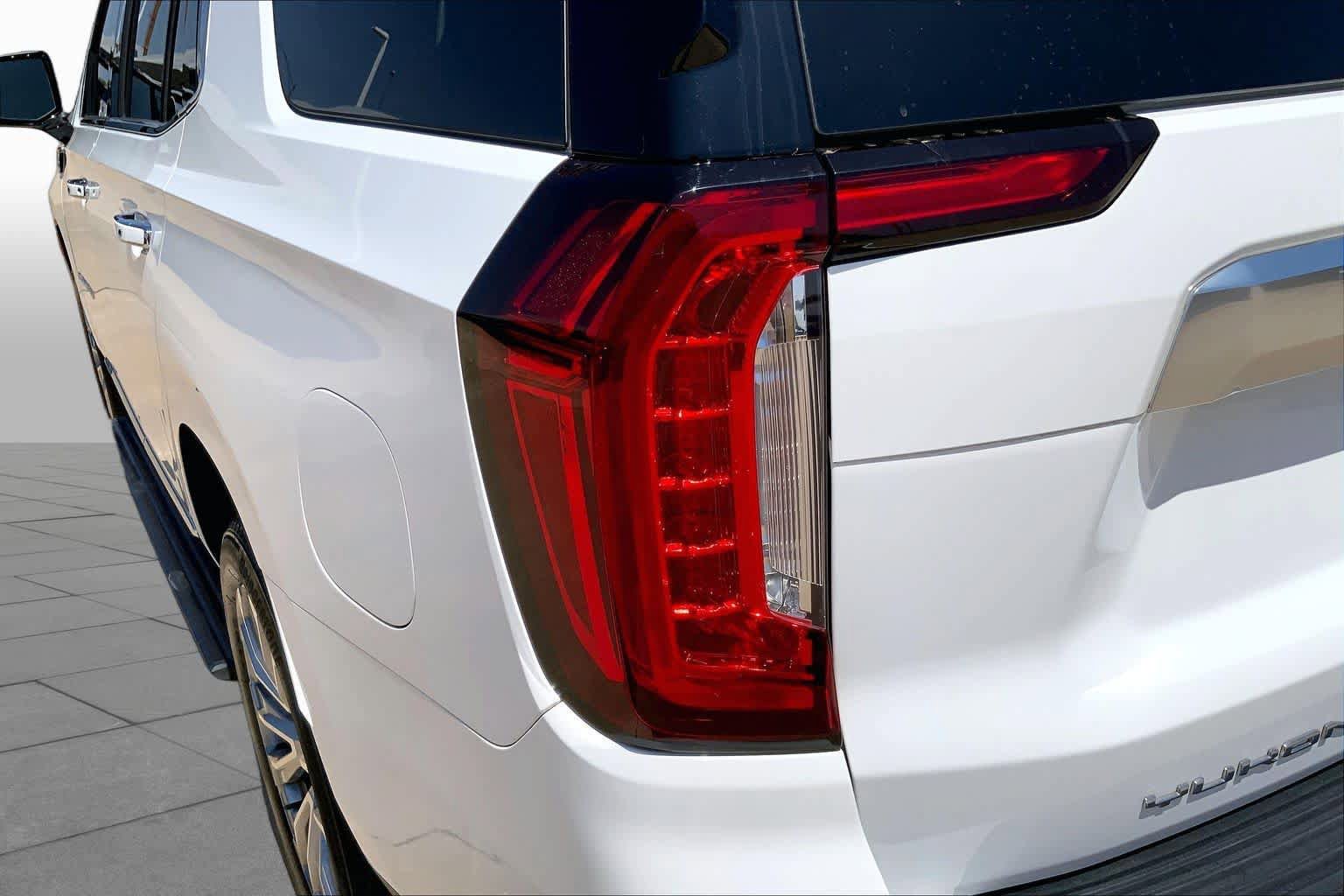Used 2023 GMC Yukon Denali w/ Advanced Technology Package AWD/4WD image 28