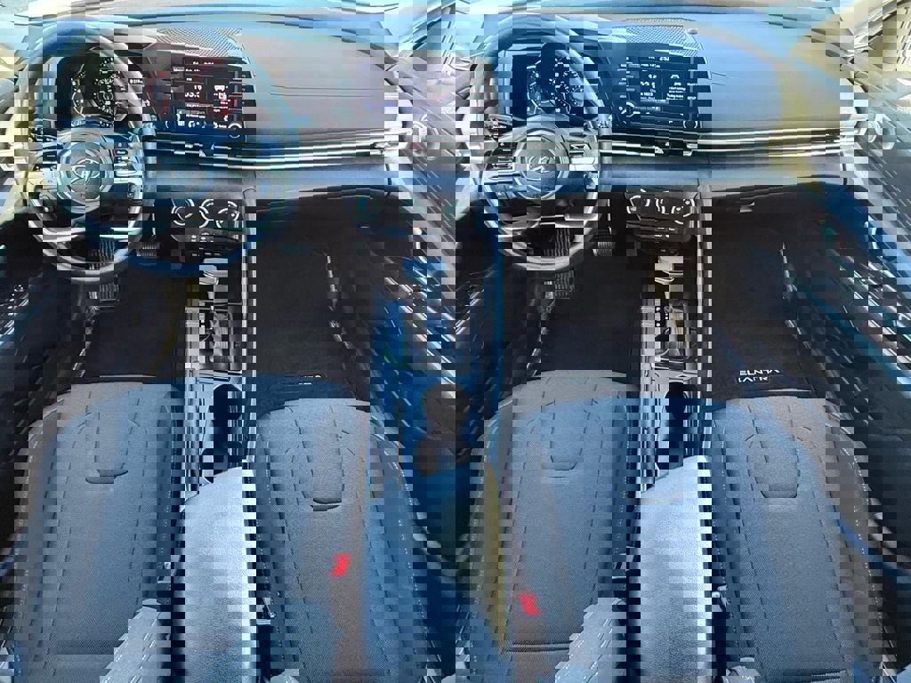 Used 2022 Hyundai Elantra SE image 14