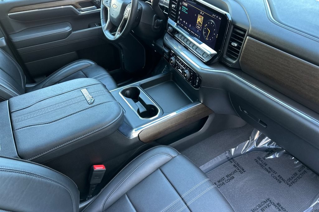 Used 2024 Chevrolet Silverado 2500 High Country w/ High Country Premium Package AWD/4WD image 15