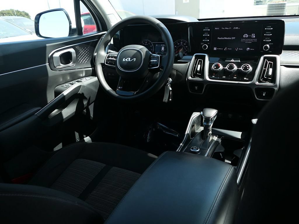 Used 2023 Kia Sorento LX FWD image 24