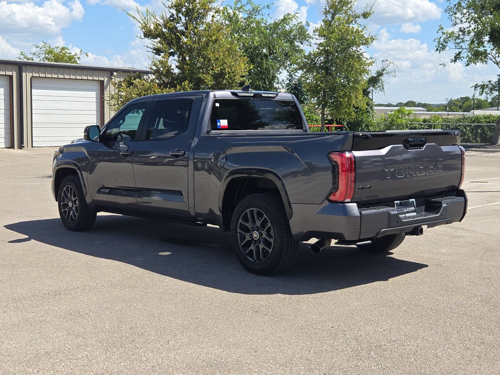 Used 2024 Toyota Tundra Platinum AWD/4WD image 3
