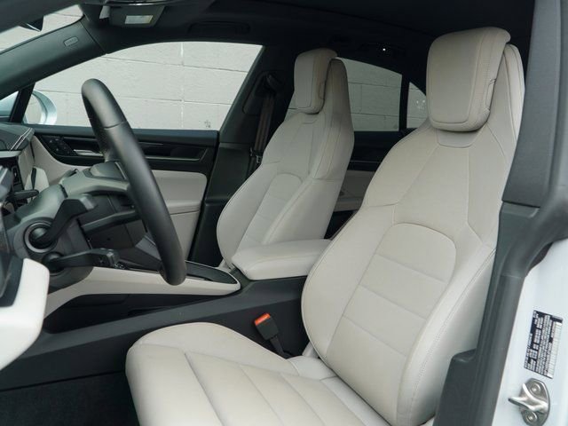 Certified 2025 Porsche Macan Electric image 5