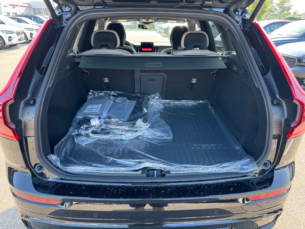 New 2026 Volvo XC60 B5 Plus w/ Climate Package AWD/4WD image 17
