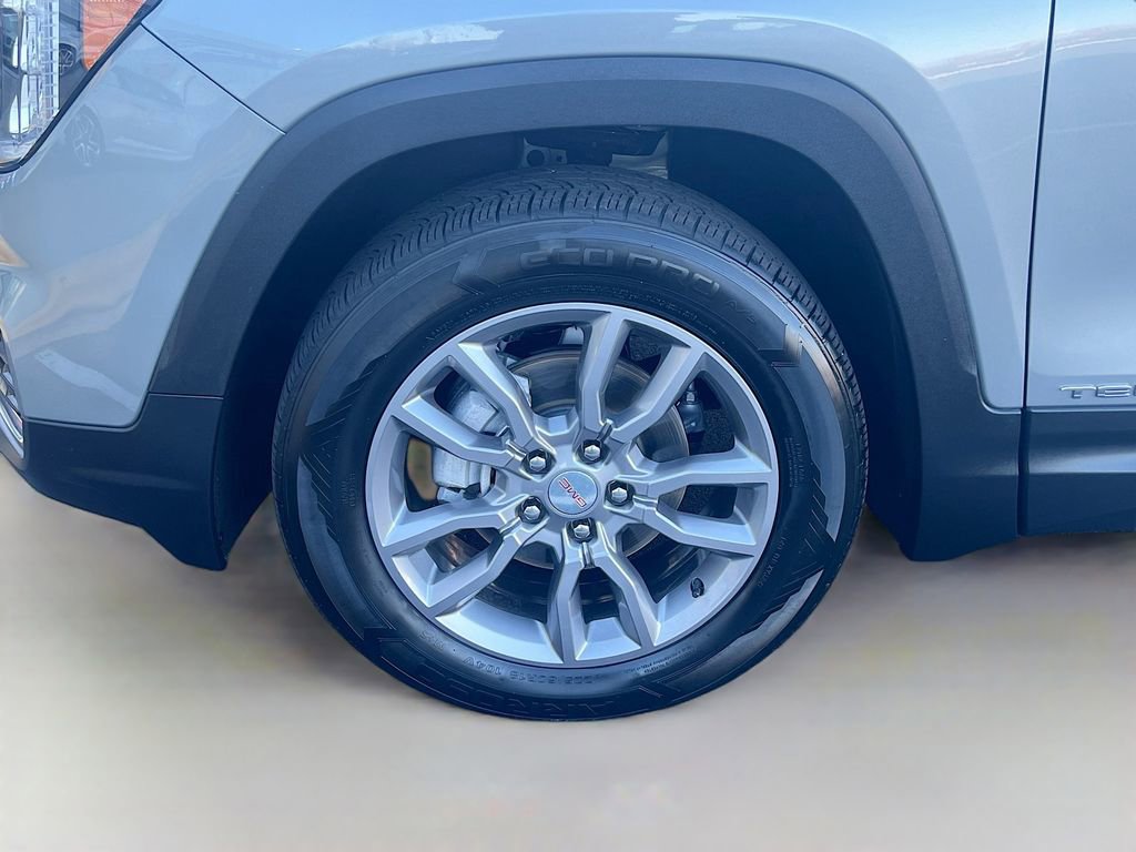 Used 2024 GMC Terrain SLT image 32