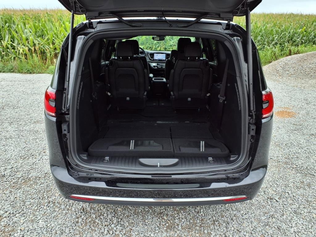 New 2026 Chrysler Pacifica Select image 31