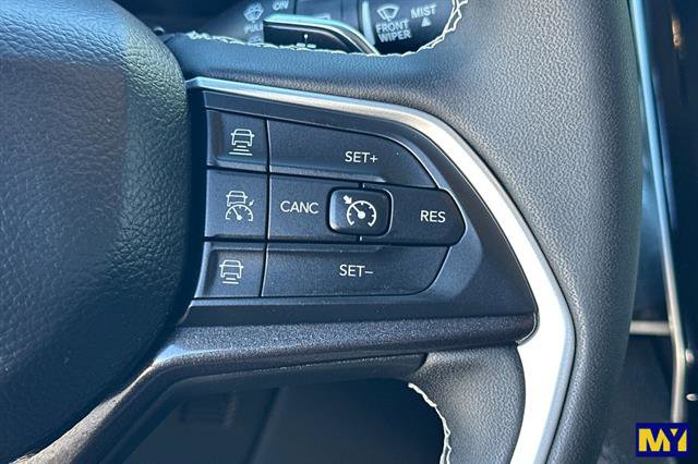 Used 2023 Jeep Grand Cherokee L Laredo w/ Trailer Tow Group (B) image 32