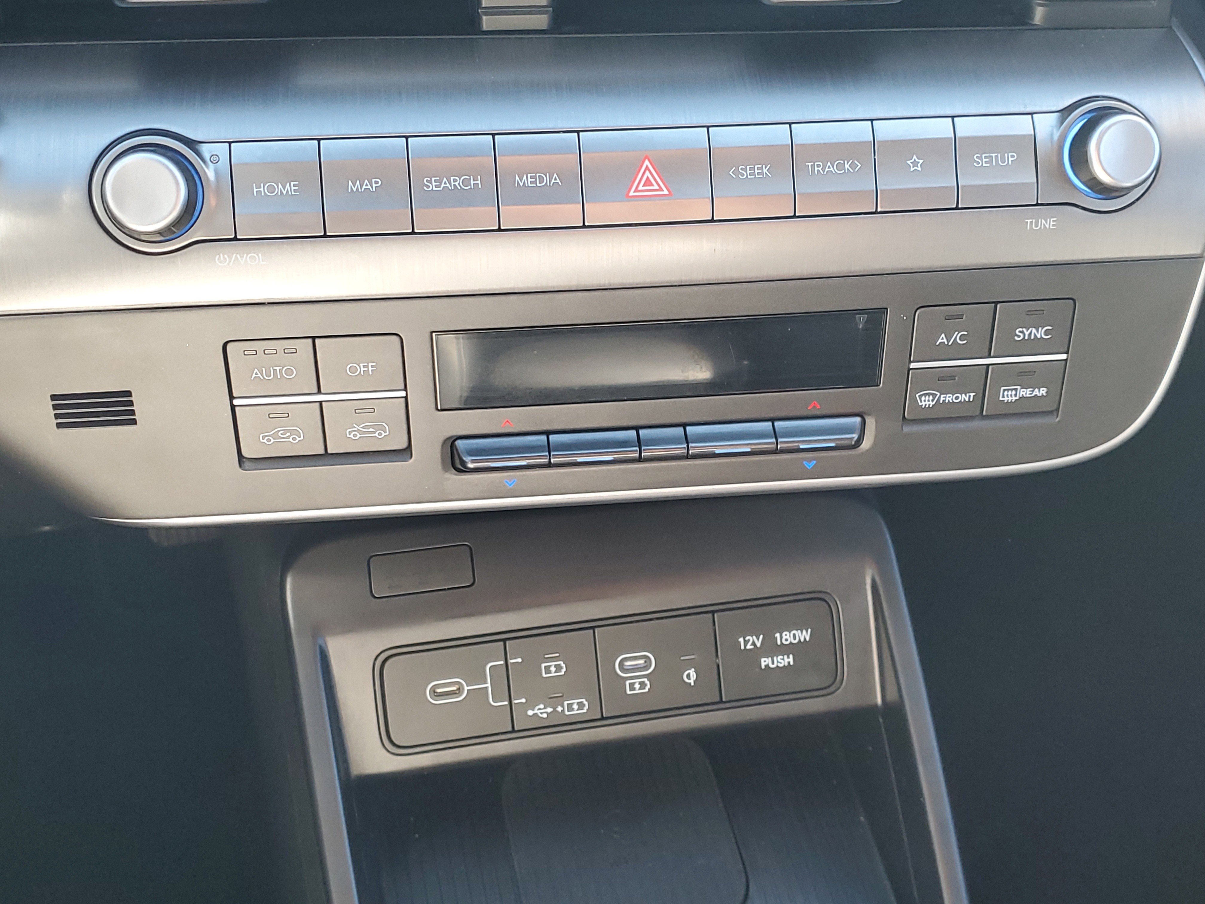 Used 2024 Hyundai Kona Limited image 26