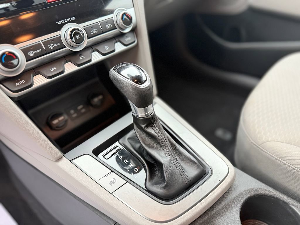 Used 2020 Hyundai Elantra SEL FWD image 17