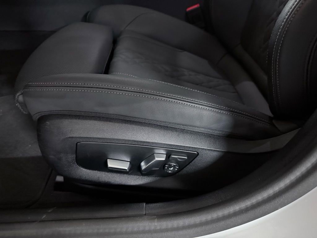 Used 2023 BMW 530e xDrive w/ Premium Package image 19