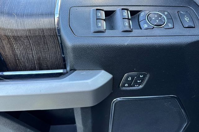 Used 2020 Ford F350 Lariat image 11