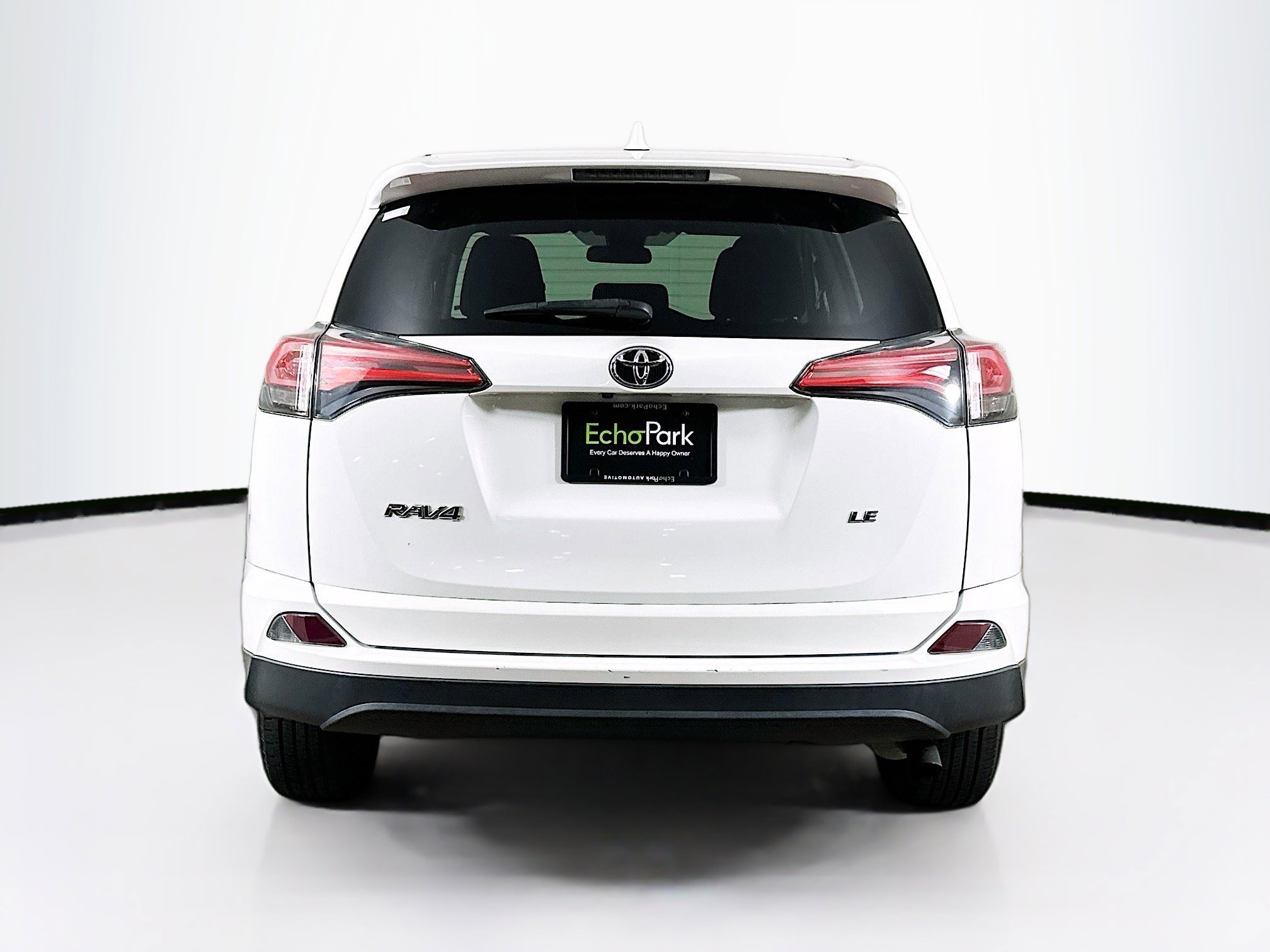 Used 2018 Toyota RAV4 LE FWD image 7