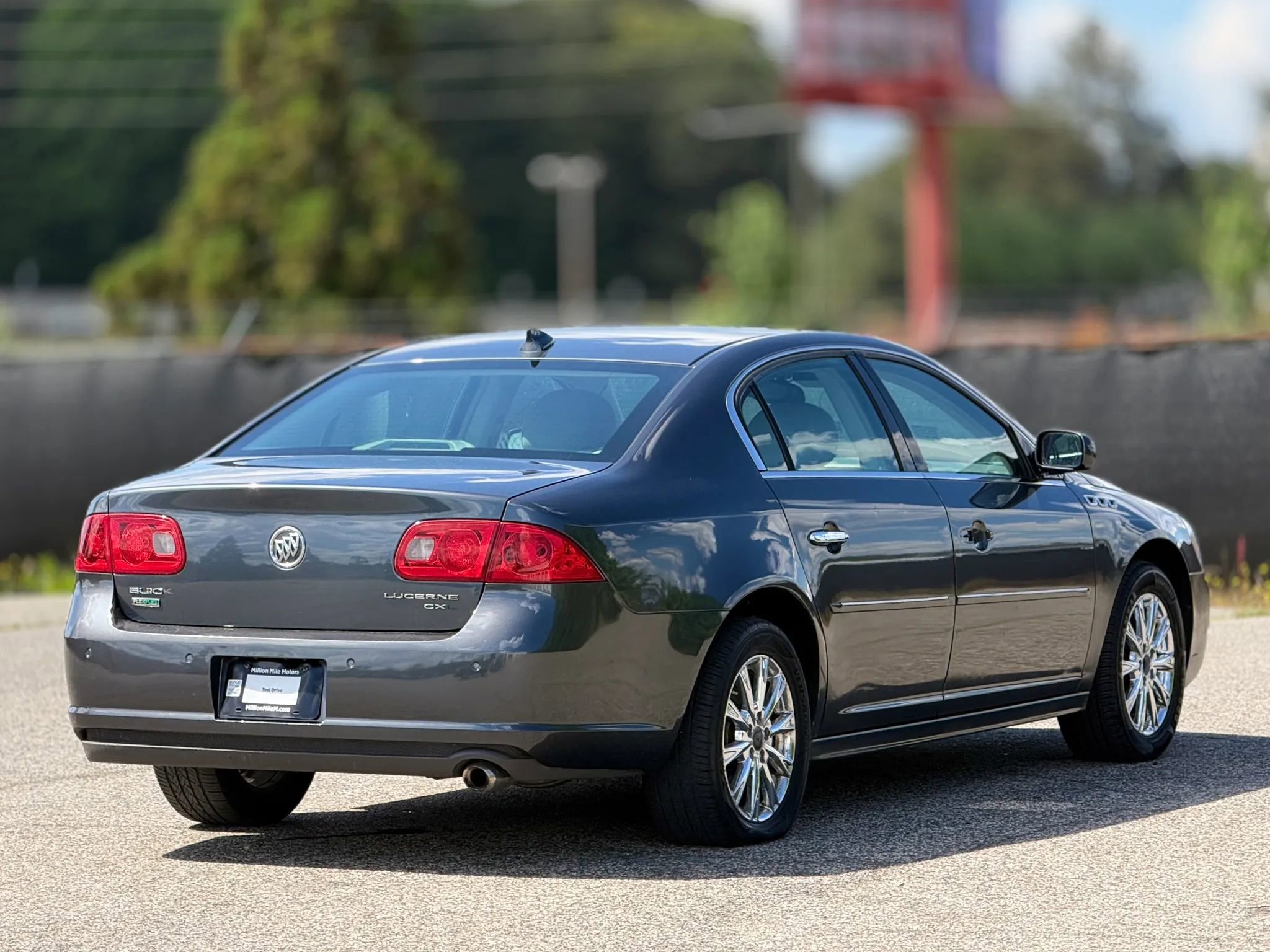 Used 2011 Buick Lucerne CXL FWD image 9
