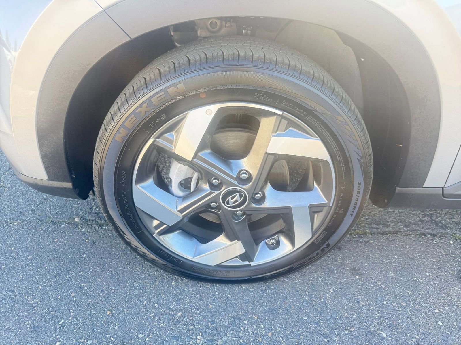 Used 2025 Hyundai Venue SEL image 32