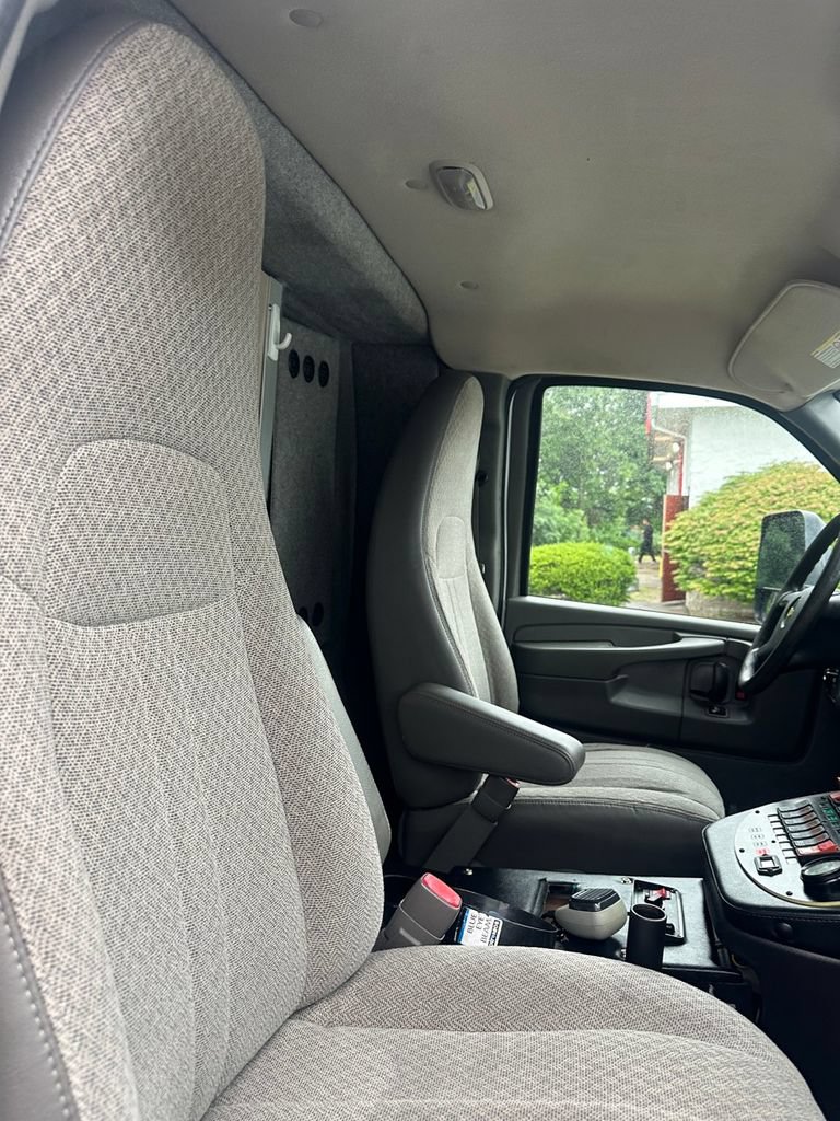 Used 2011 Chevrolet Express 4500 w/ Ambulance Package RWD image 44