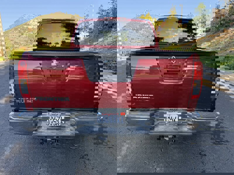 Used 2015 Nissan Frontier S image 6