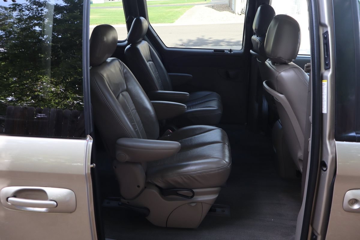 Used 2002 Chrysler Town & Country EX FWD image 23