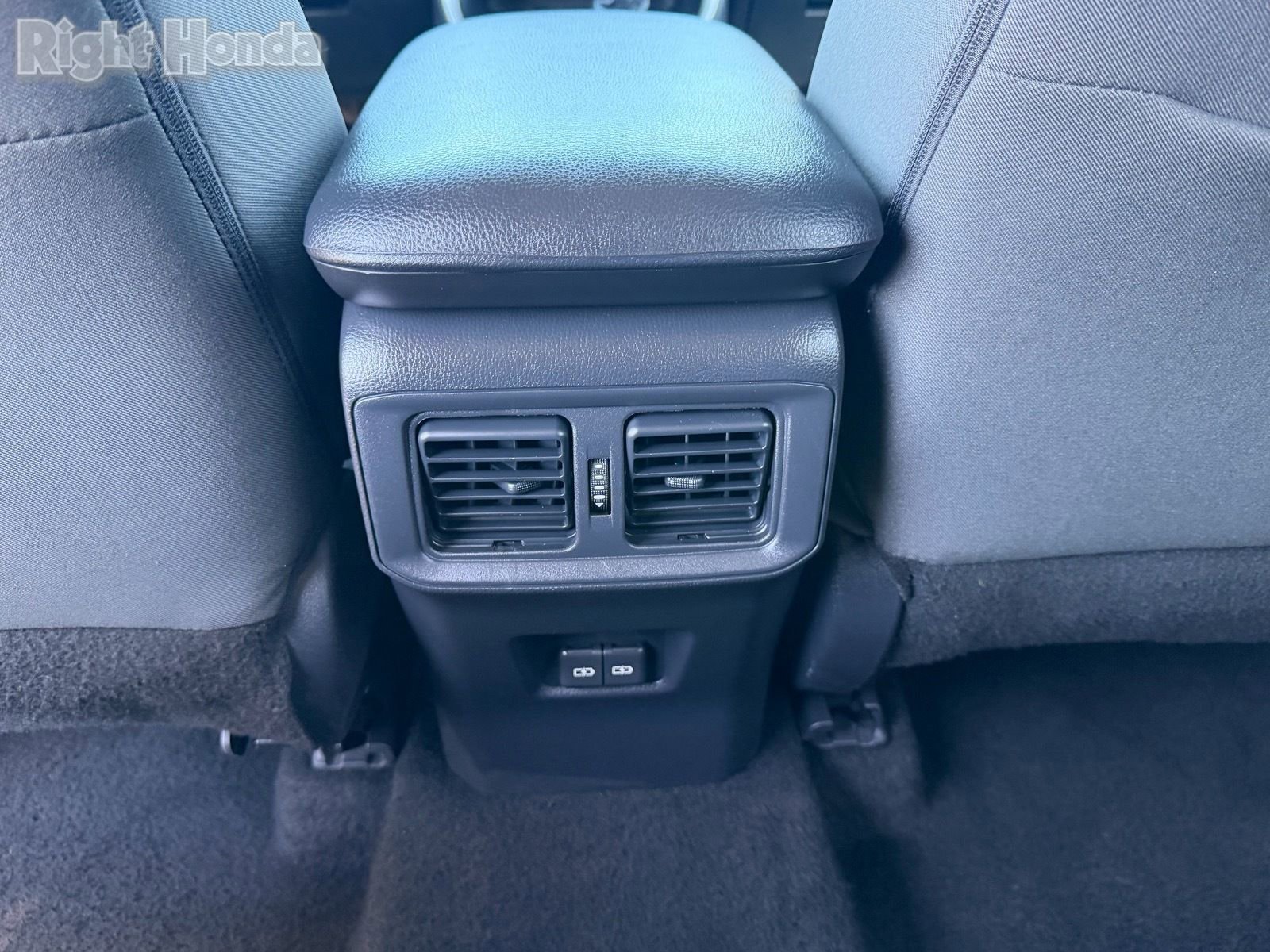 Used 2025 Toyota RAV4 XLE AWD/4WD image 19