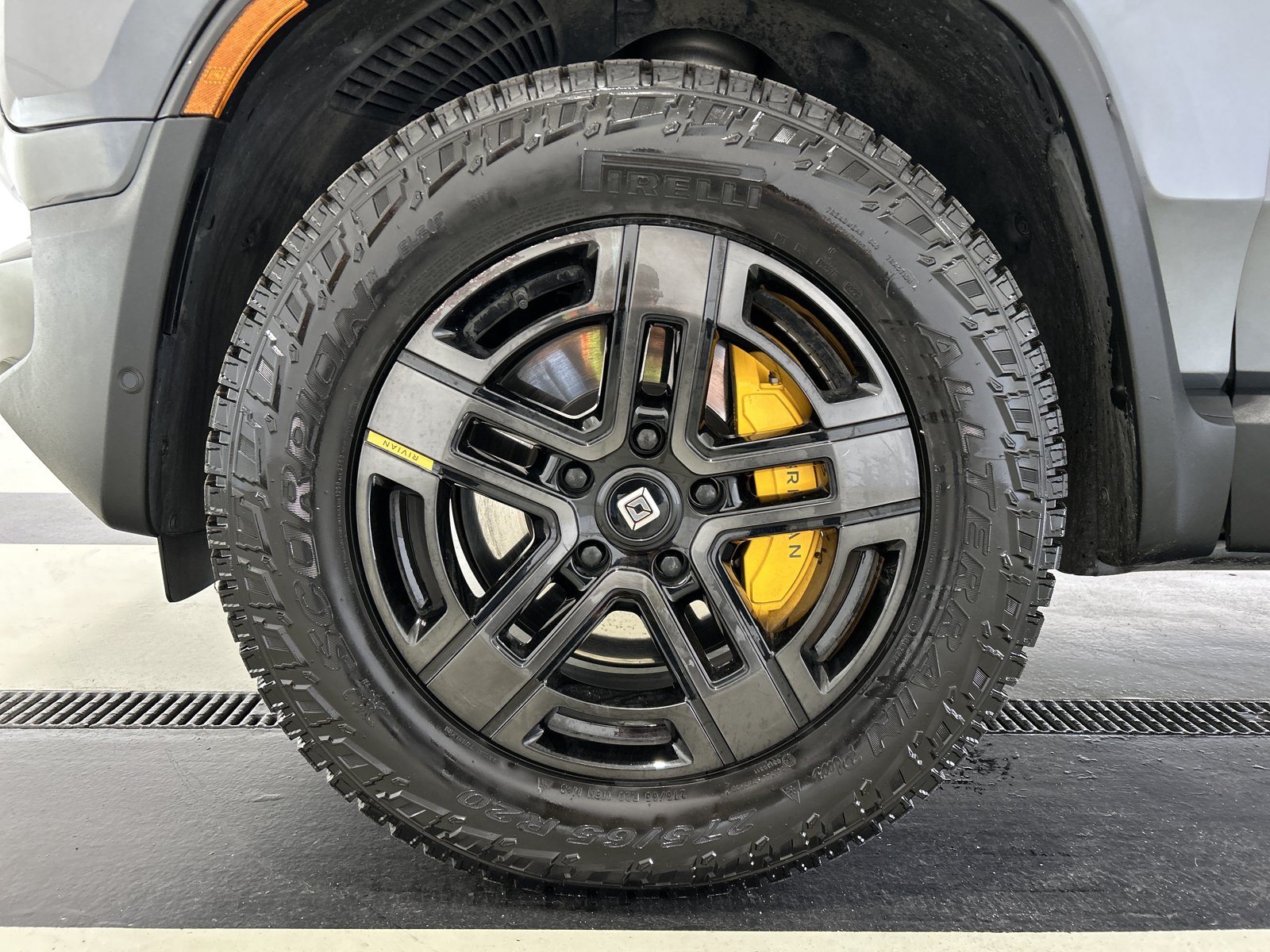 Used 2024 Rivian R1T Adventure AWD/4WD image 9