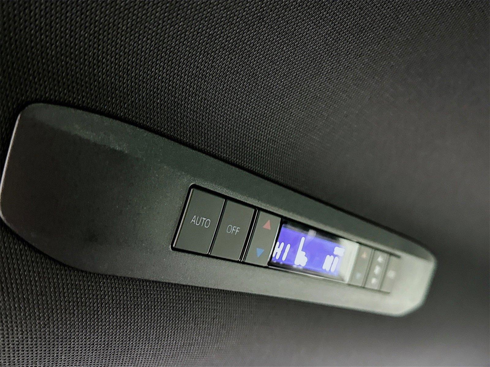 Used 2025 Toyota Sienna Limited image 28