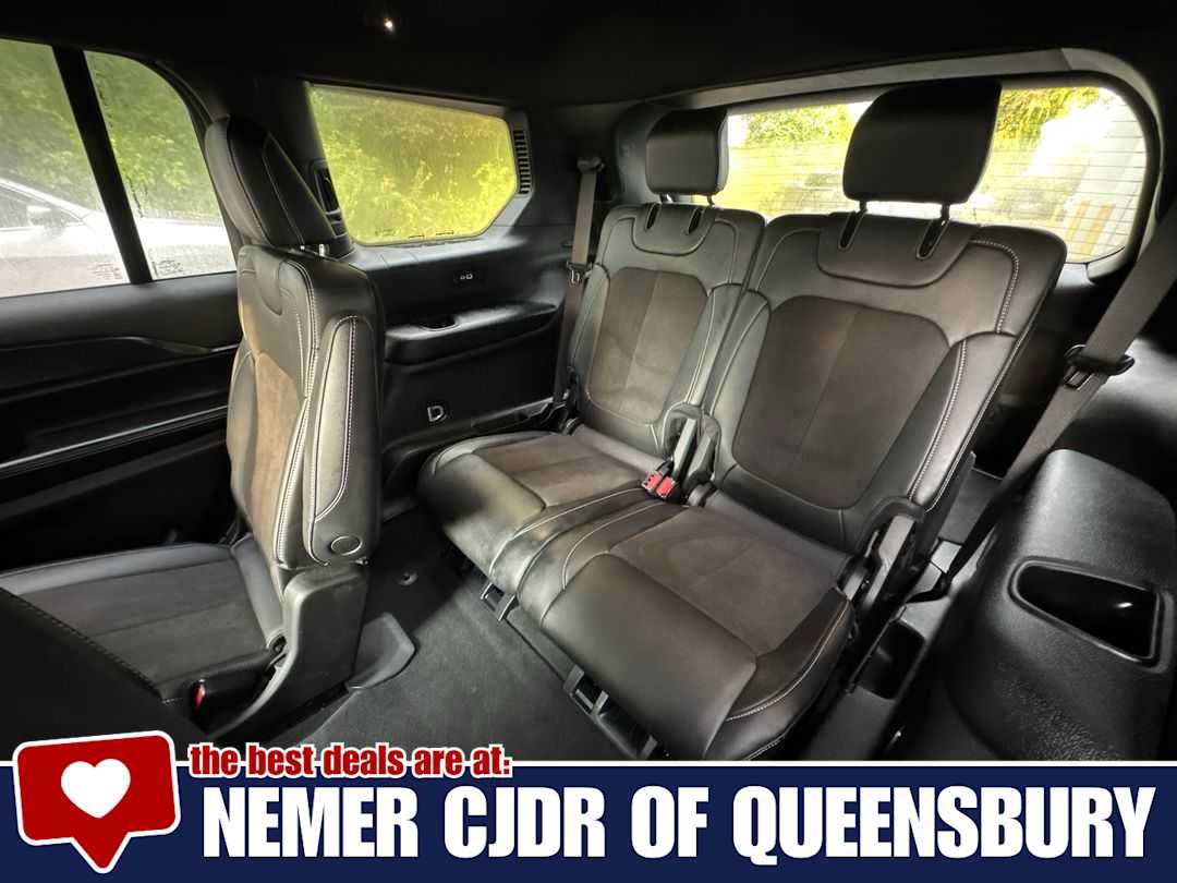 Used 2023 Jeep Grand Cherokee L Laredo AWD/4WD image 23