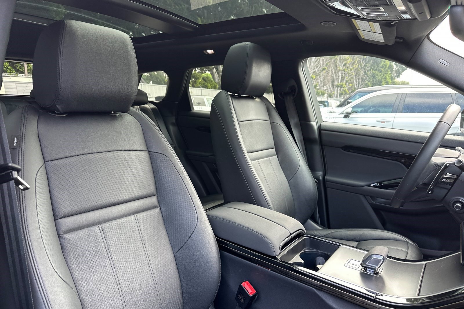 Used 2024 Land Rover Range Rover Evoque Dynamic SE image 31