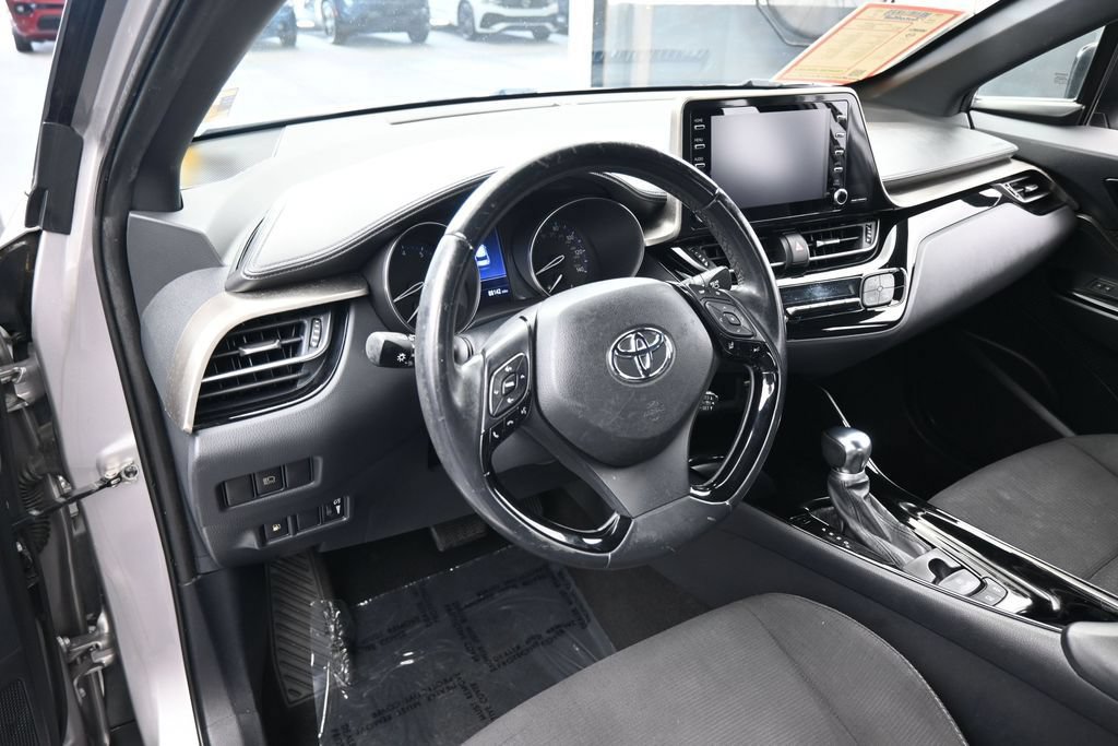 Used 2019 Toyota C-HR XLE FWD image 11