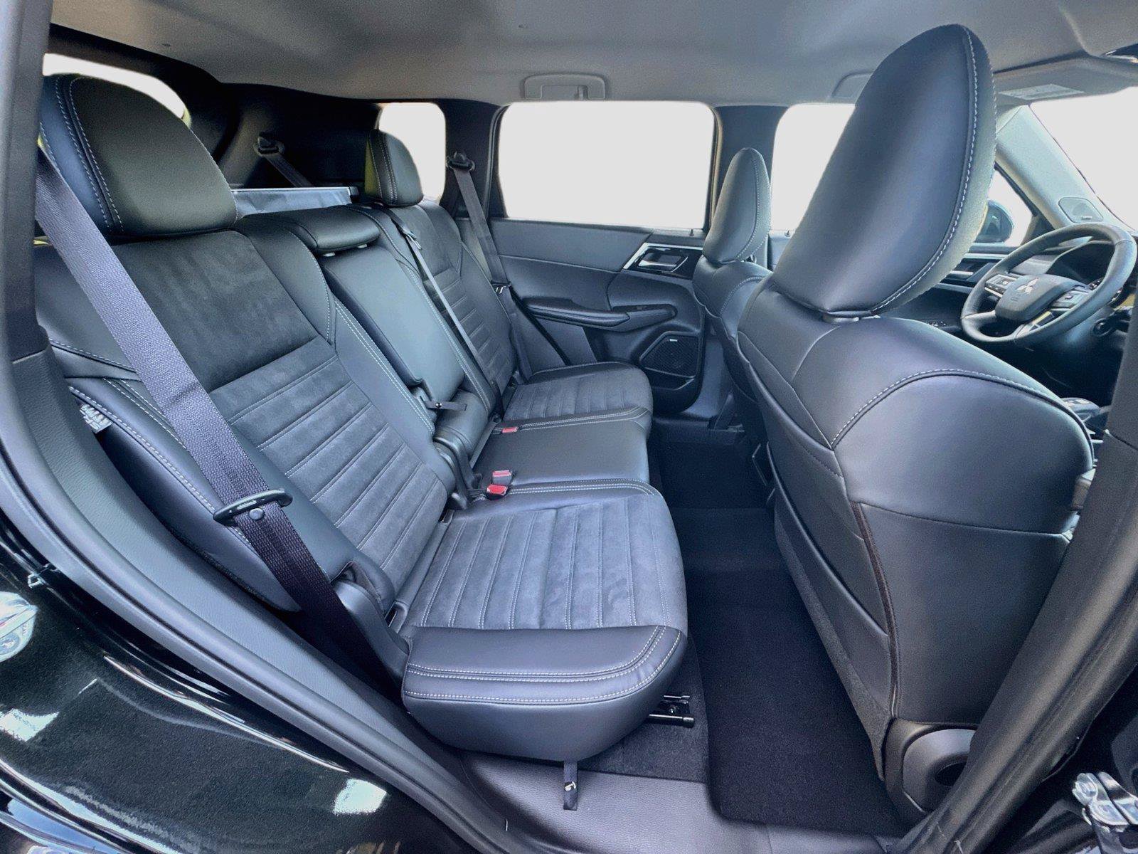 New 2026 Mitsubishi Outlander SE FWD image 27