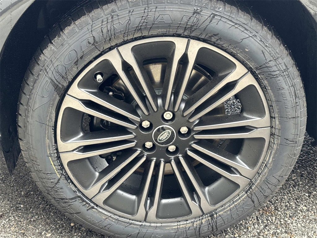 New 2026 Land Rover Range Rover Evoque S image 10