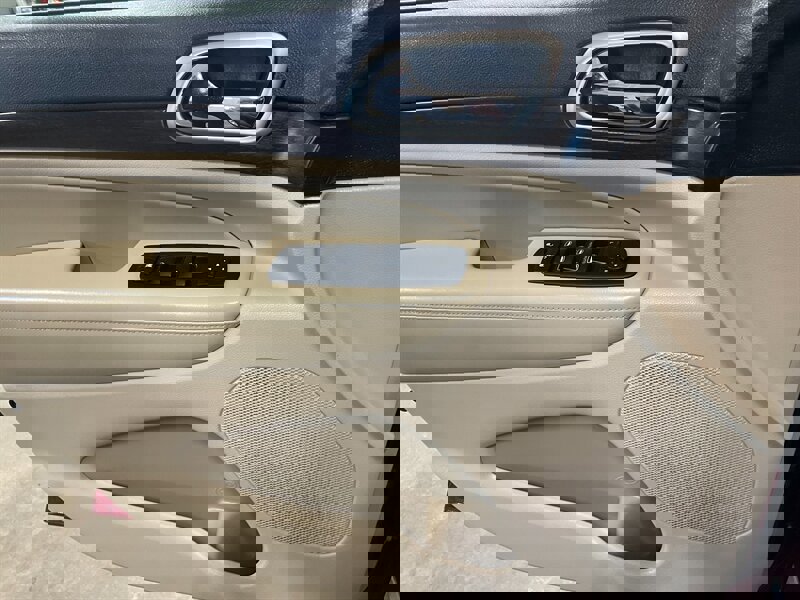 Used 2015 Jeep Grand Cherokee Laredo w/ Quick Order Package 23E image 22